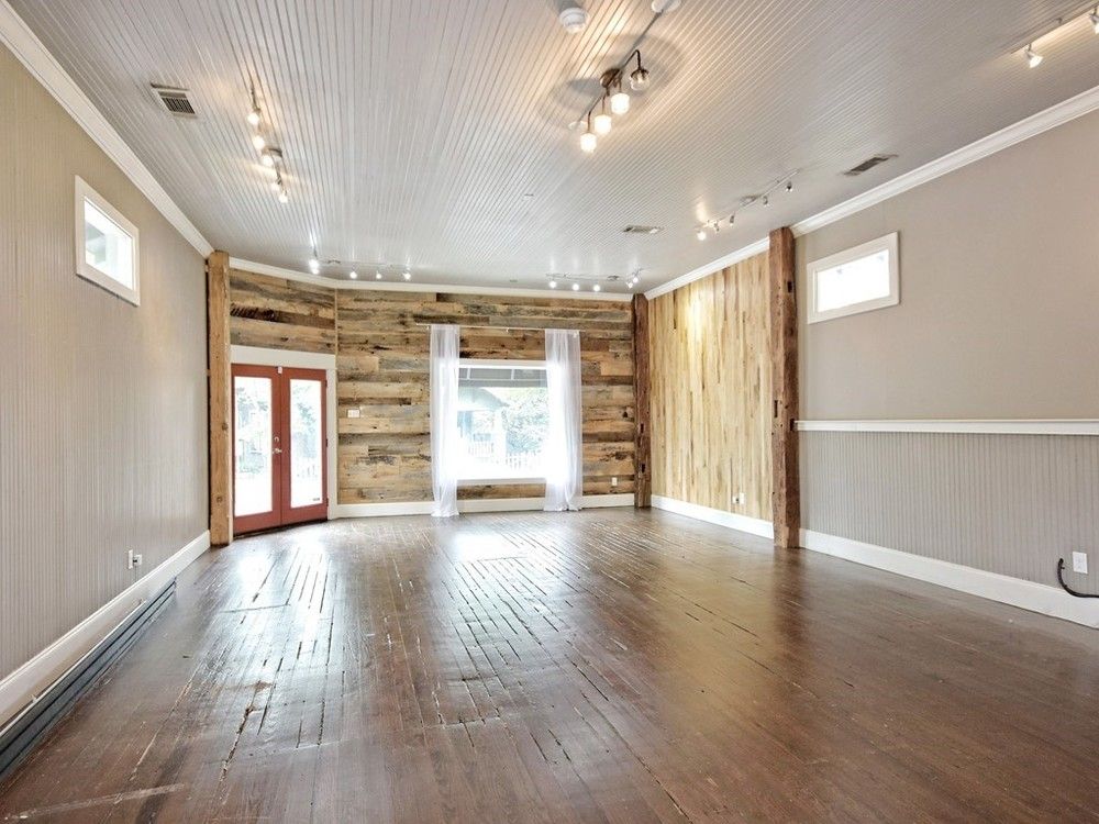 Quaint Retail or Office Stand Alone Building: 900 W 29th St, Austin, TX 78705